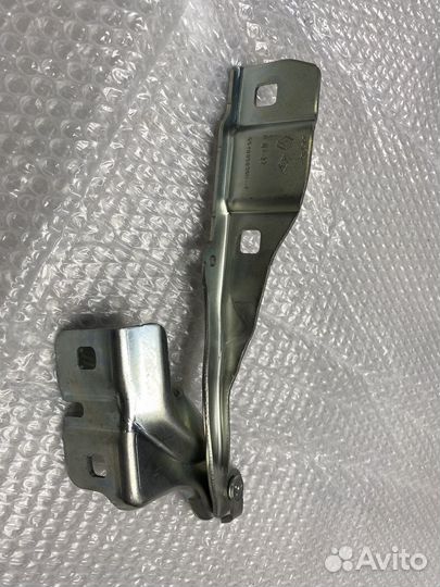 Петля капота (правая) Renault Arkana