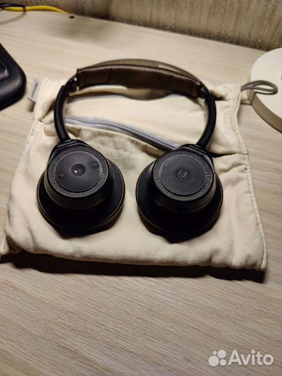 Беспроводные наушники. Plantronics