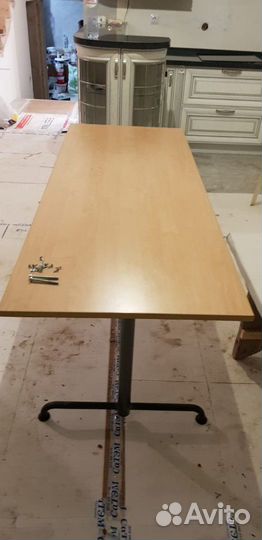 Обеденный стол