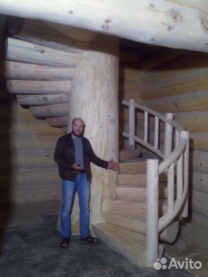 Лестница из брёвен для частного дома