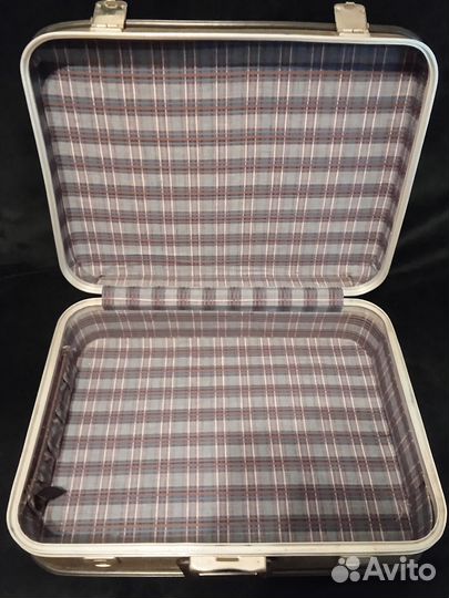 Чемодан жёсткий 570+420+180