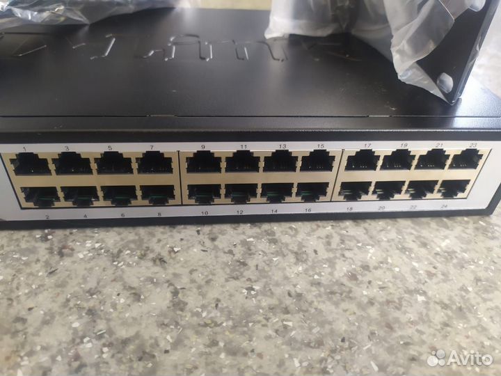 Коммутатор D-Link DES-1024D, 24x100 Мбит/с