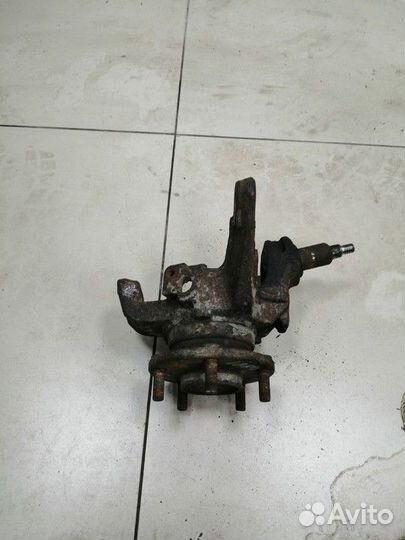 Кулак поворотный передний правый Nissan Primera