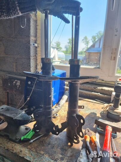 Продам стойки амортизаторов