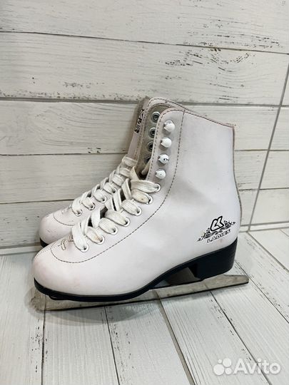 Коньки фигурные, женские, 35 размер