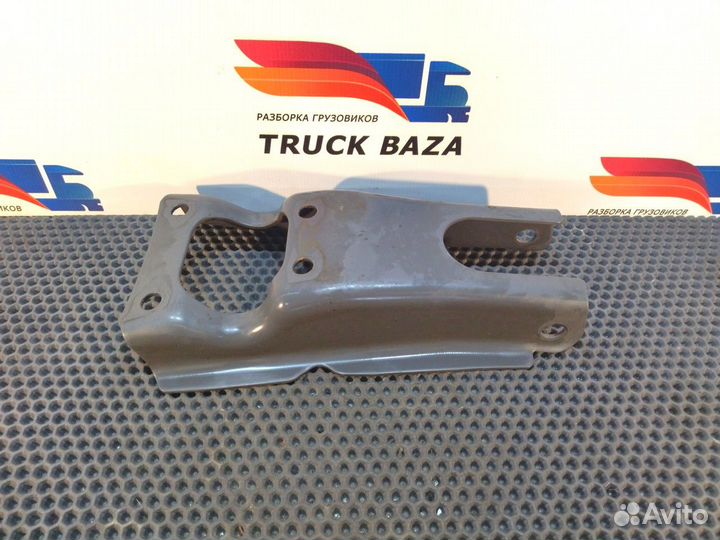 3197808 Кронштейн амортизатора переднего