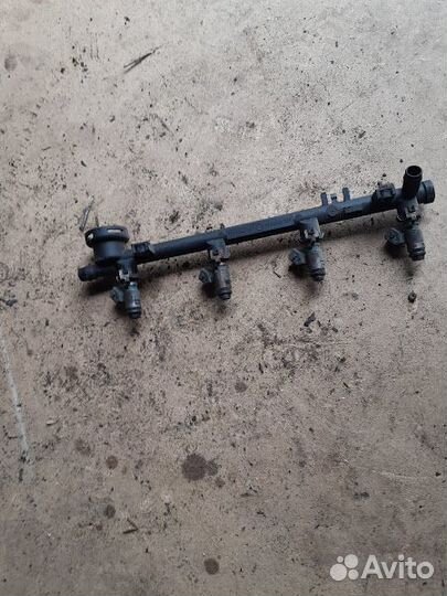 Рампа топливная с форсунками(renault laguna II