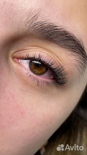 Модель на наращивание ресниц