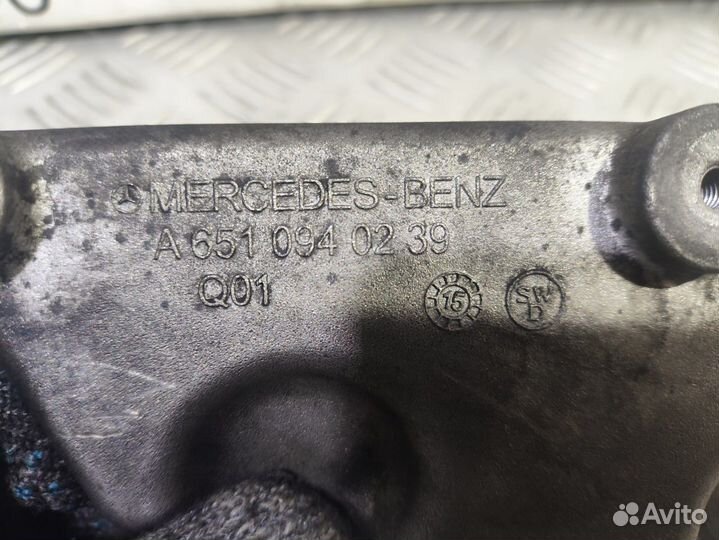 Б/У Кронштейн двигателя Mercedes#001