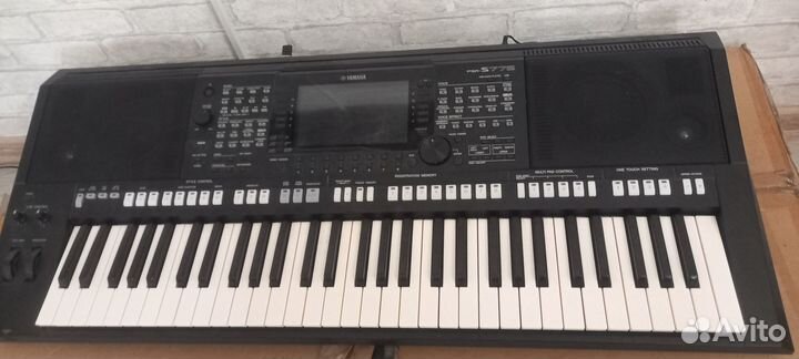 Синтезатор Yamaha PSR-S775