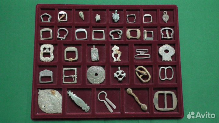 Коллекция средневековых пряжек и накладок
