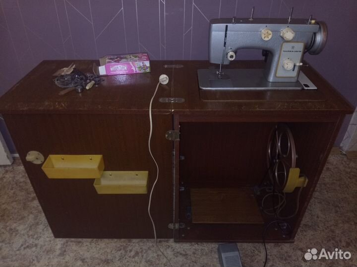 Швейная машинка чайка 142м