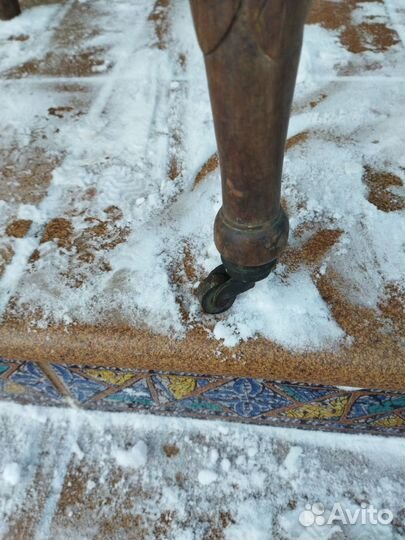 Антикварное кресло