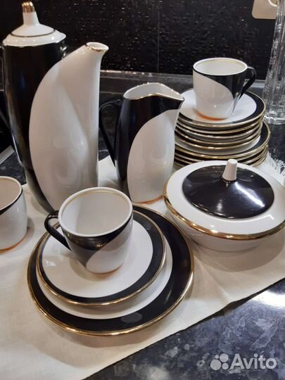 Набор столовой посуды антикварный