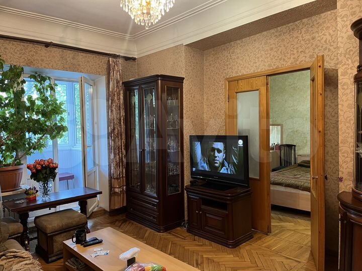 4-к. квартира, 93 м², 2/4 эт.