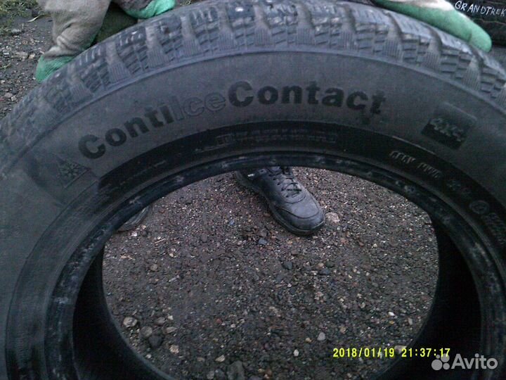 Continental ContiIceContact 215/65 R16
