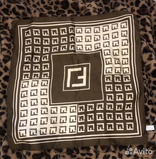 Оригинальный платок Fendi