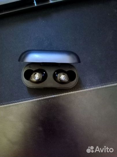 Беспроводные наушники JBL T100