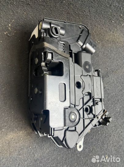 Замок задней левой двери Volkswagen Passat Cc