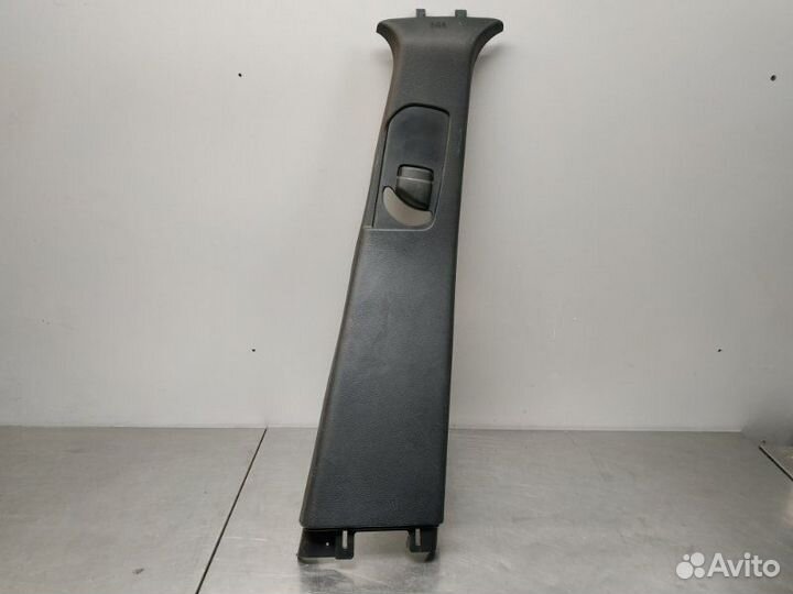 Обшивка стойки центральной правая Jeep Grand