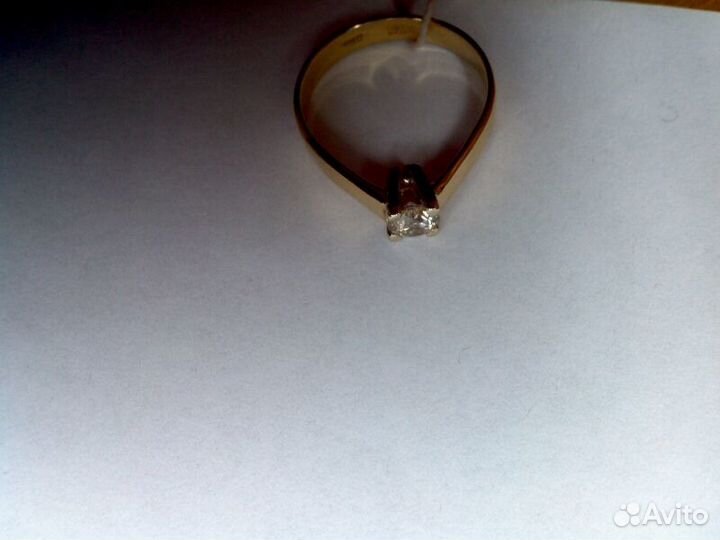 Кольцо с бриллиантом