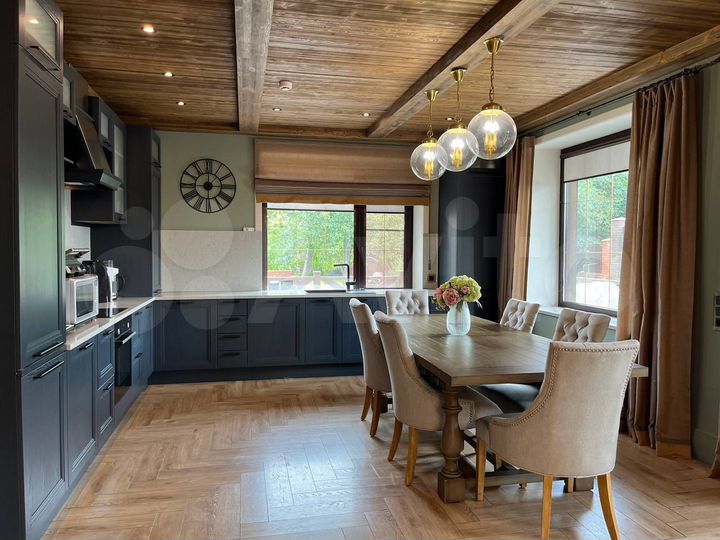 Дом 201 м² на участке 15 сот.