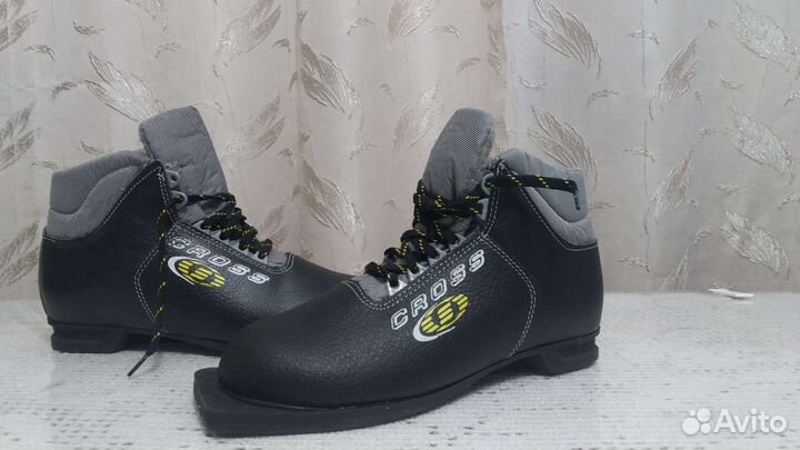 Лыжные ботинки