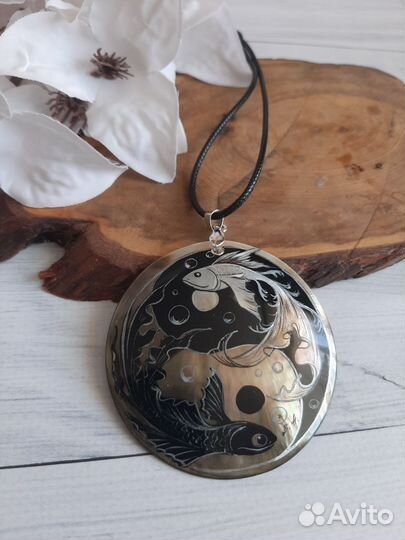 Кулон перламутровый 