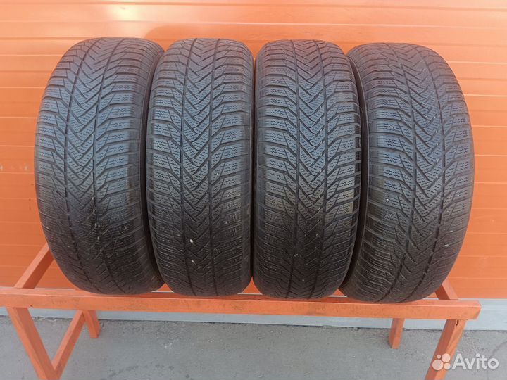 Esa-Tecar Supergrip Pro 215/65 R16