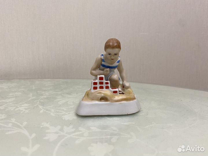 Фарфор СССР статуэтка Девочка с кубиками