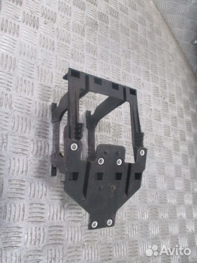 Кронштейн торпедо Mercedes-Benz A9405400240