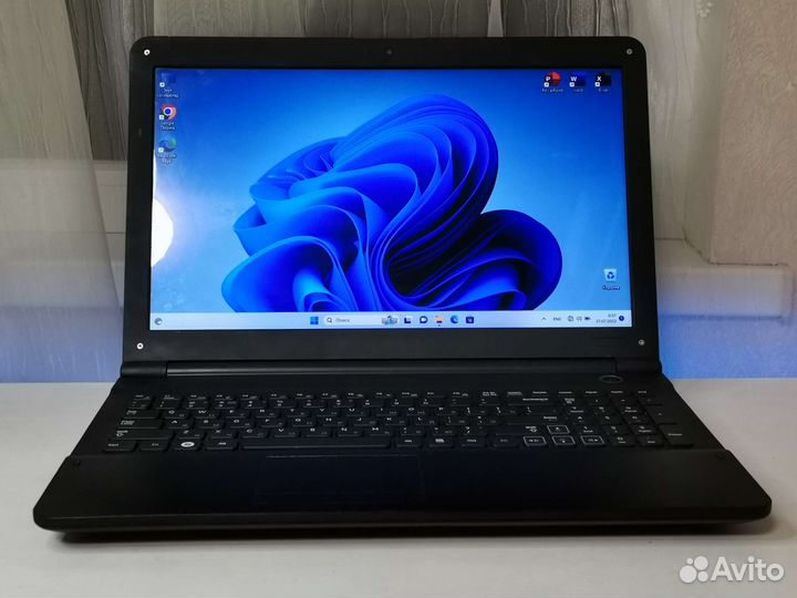 Ноутбук Samsung /i5 2410M/GT 520M/SSD/RAM 4GB