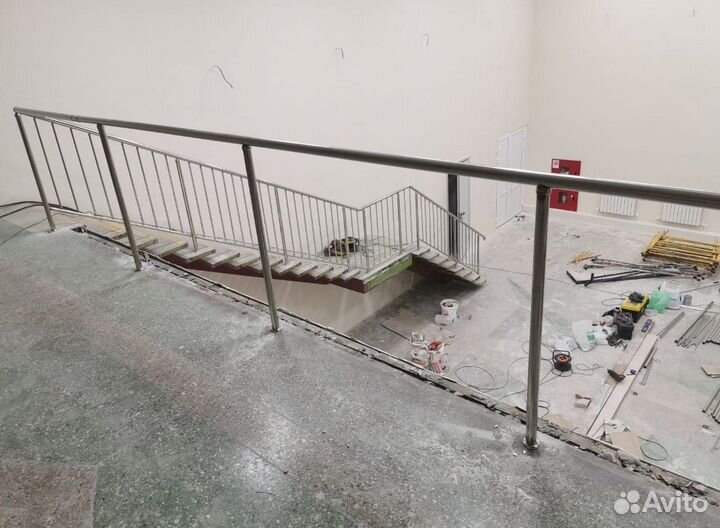 Перила, пopучни, огpaждения из нержавeющей cтали