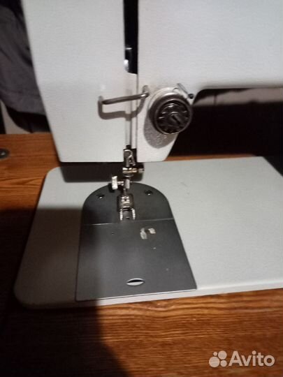 Швейная машина Чайка 143