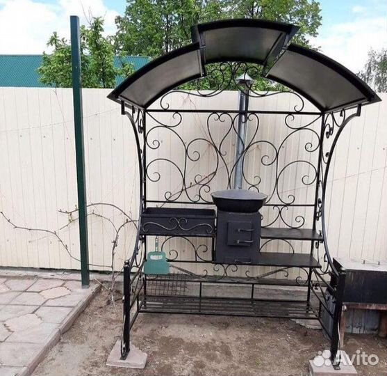 Мангал с крышей