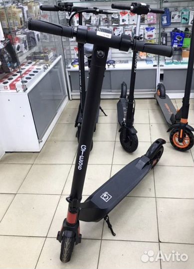 Электросамокат складывается