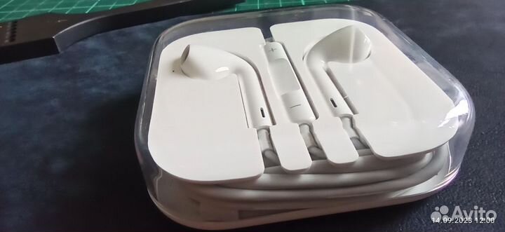 Наушники Apple