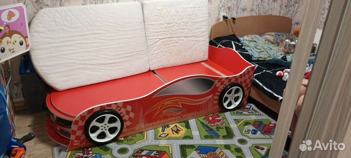 Детская кровать машинка с матрасом бу
