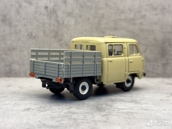 Модель автомобиля УАЗ 39094 фермер 1:43