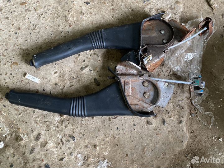 Рычаг стояночного тормоза Renault Duster