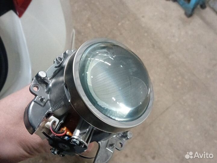 Линзы в фары Toyota Auris оригинал