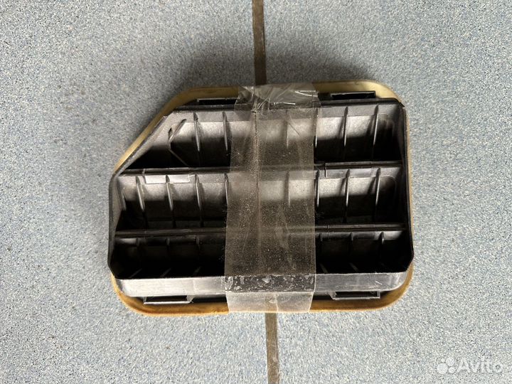 Решетка вентиляции правая баг Ford Focus