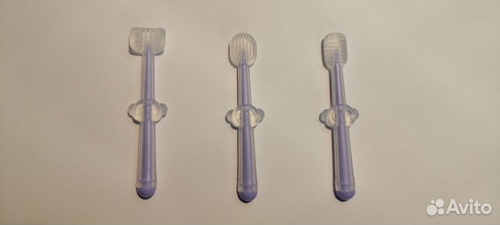 Зубная щетка с прорезывателями 0+