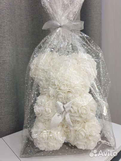 Мишки и собаки из роз в подарочной упаковке