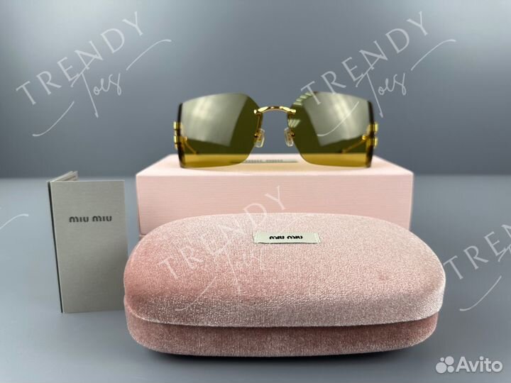 Солнцезащитные очки Miu Miu