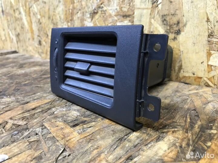 Дефлектор воздушный левый LADA Priora седан 1.6