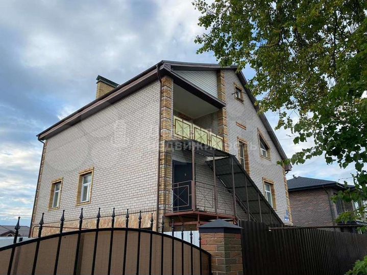 Дом 287,5 м² на участке 6,8 сот.