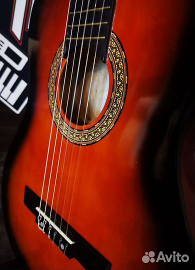 Классическая гитара 4/4 + акссесуар