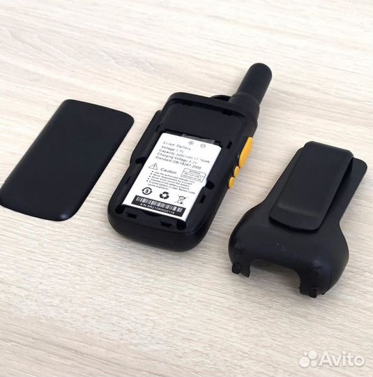 Рация-радиостанция в комплекте с наушниками