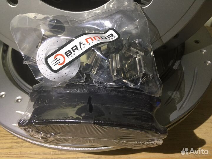 Тормозные диски и колодки в круг для Toyota Tundra